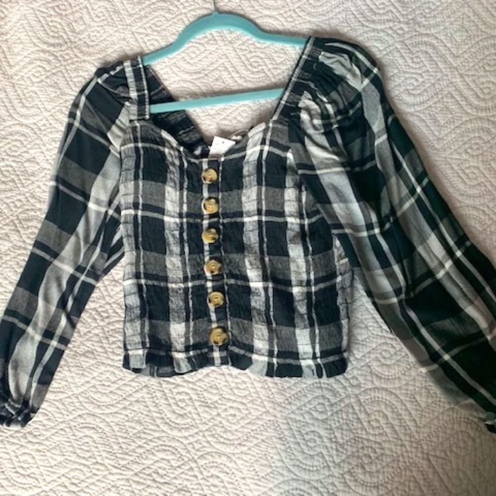 Black/white/gray shirt